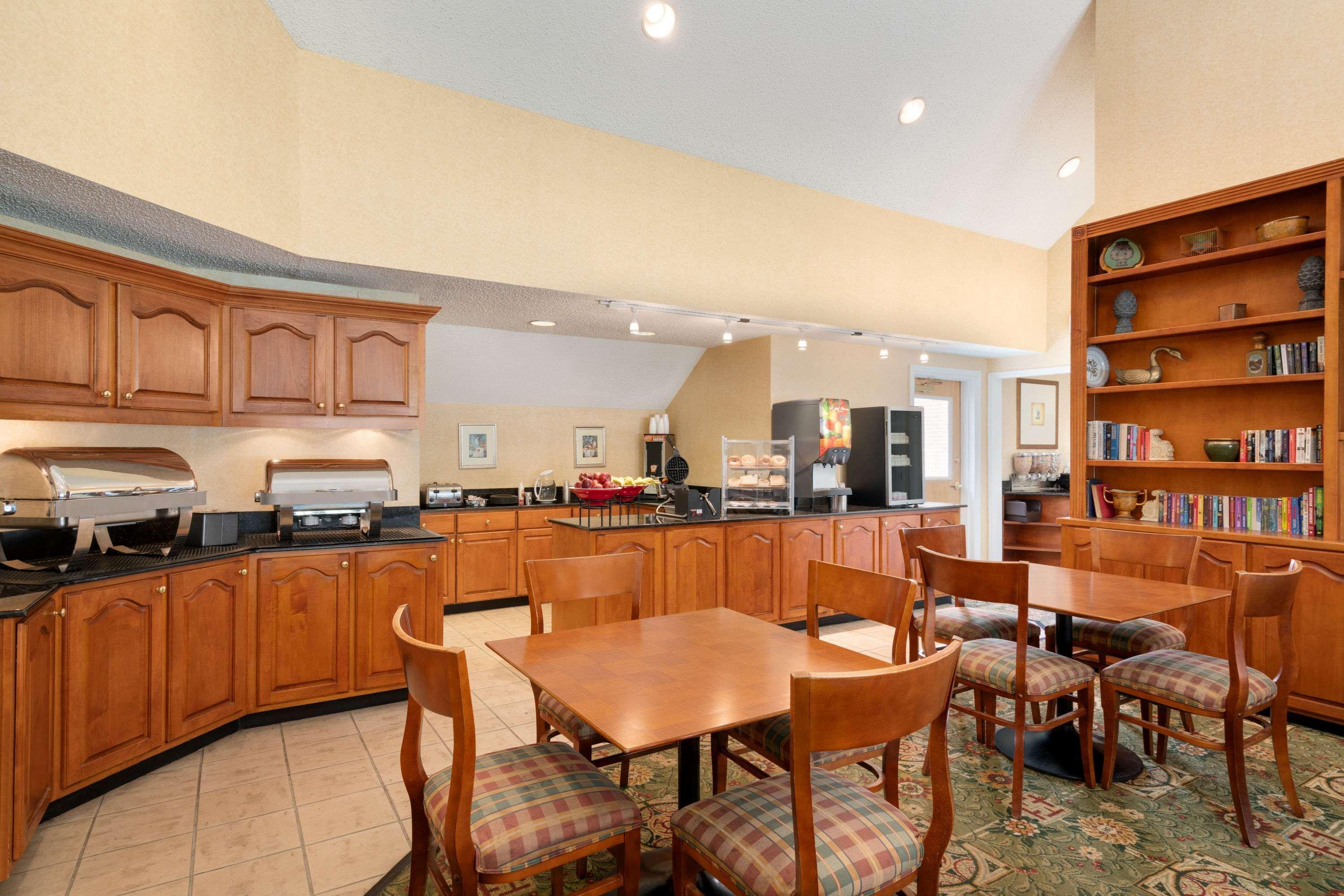 Hawthorn By Wyndham Hotel 3*