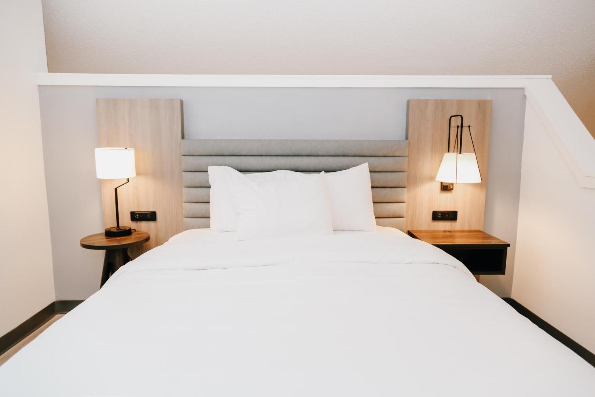 Hotel Hawthorn By Wyndham Tinton Falls