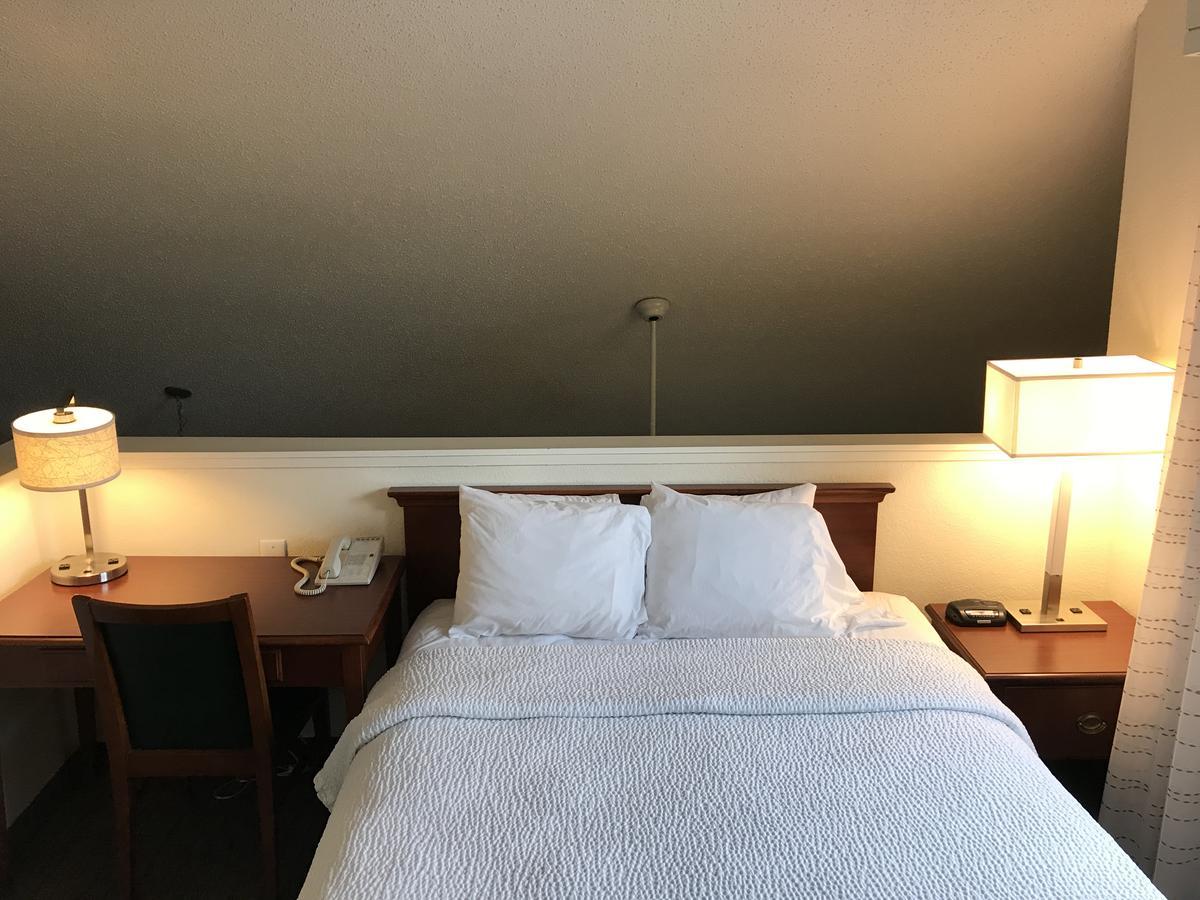 Hawthorn By Wyndham Hotel 3*